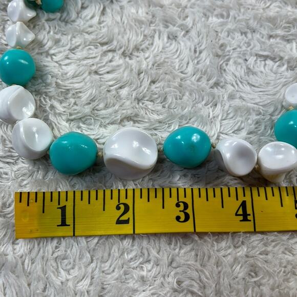 Aqua and white double strand mid century lucite chunky beaded necklace - Picture 6 of 6